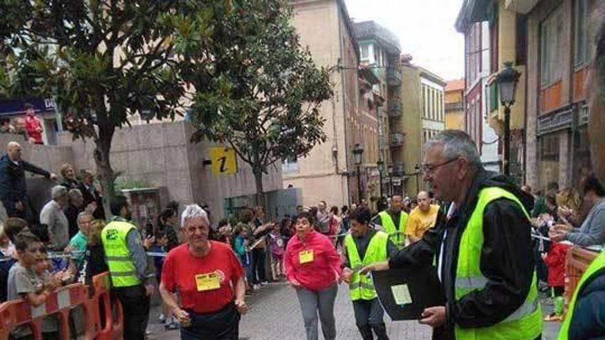 Participantes en la carrera de ayer.