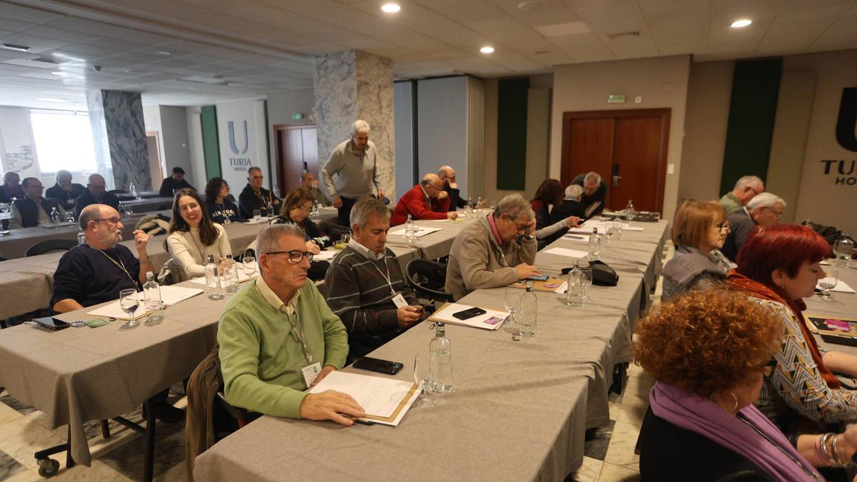 Asistentes al encuentro organizado por la federación estatal de vecinos en València.