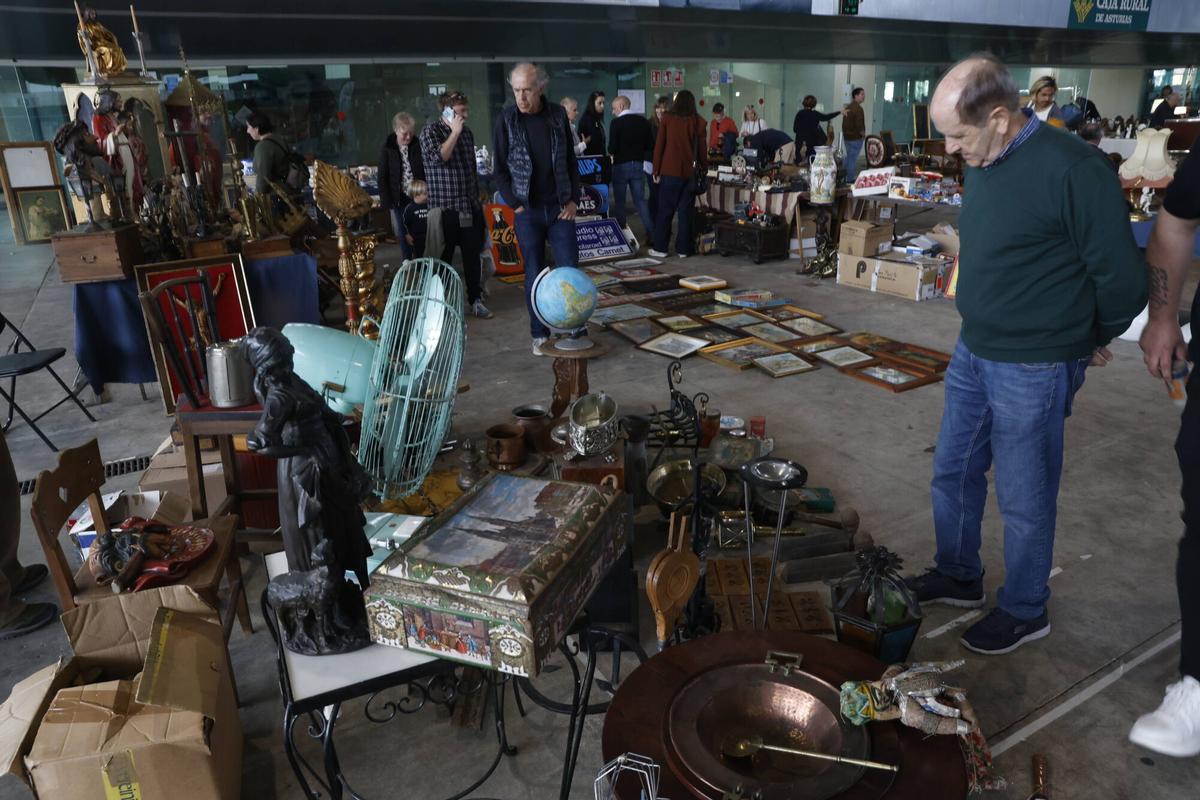La inauguración de la feria de antigüedades en el pabellón de La Magdalena