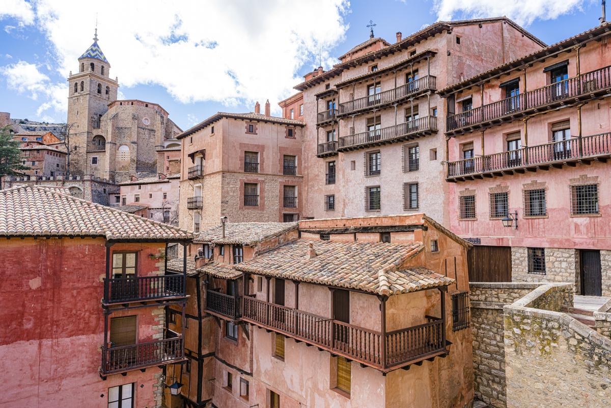 Es color rojizo de sus fachadas es uno de los grandes símbolos de Albarracín.