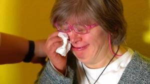 Les llàgrimes de Julia amaguen el dolor del rebuig. Fa uns dies va ser expulsada d’una xerrada publicitària per tenir síndrome de Down.