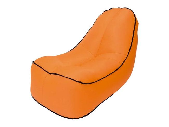 Sofá puff inflable de Lidl en color naranja