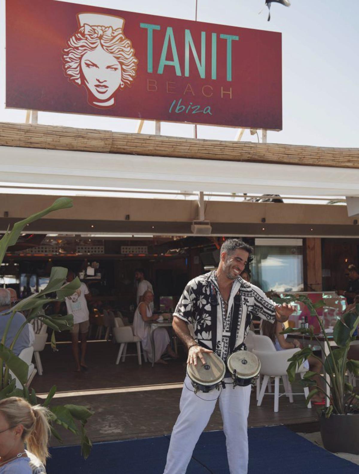 Música y muchas sorpresas en el ‘opening’. |  | TANIT BEACH