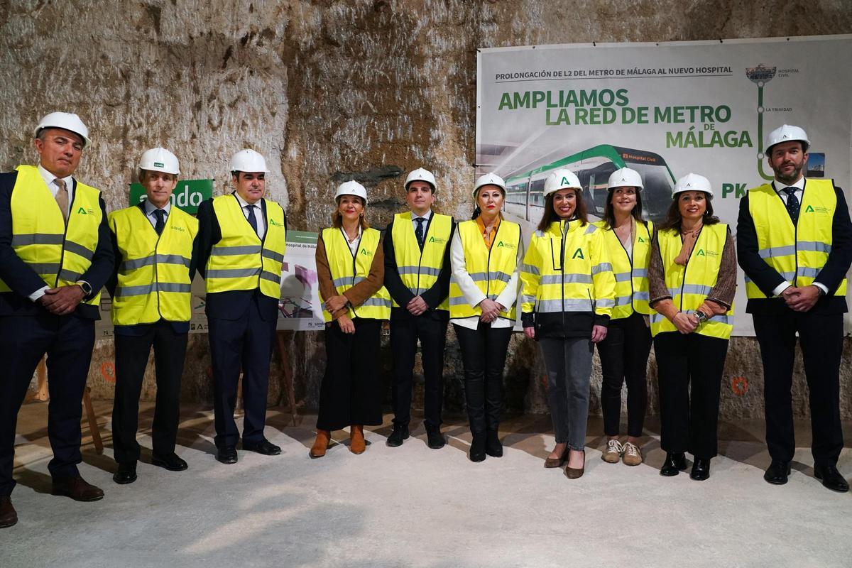 La consejera de Fomento, Articulación del Territorio y Vivienda, Rocío Díaz, visita las obras de prolongación del metro de Málaga al nuevo hospital, junto a la consejera de Economía, Hacienda y Fondos Europeos, Carolina España.