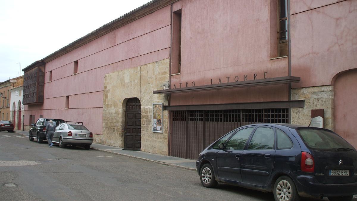 Edificio histórico que alberga el Teatro Latorre de Toro