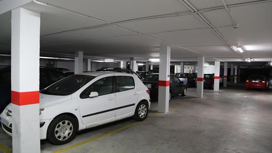 El parking del Centro Cultural sigue «pendiente» de una línea eléctrica