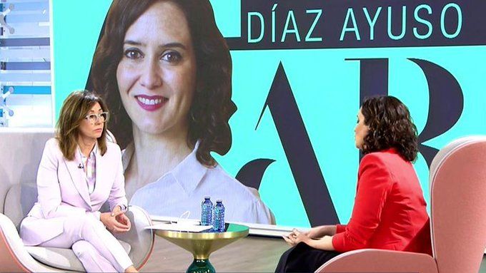 Isabel Díaz Ayuso siendo entrevistada por Ana Rosa Quintana