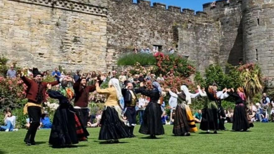 La agrupación folklórica Celme en el castillo de Stirling.