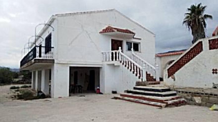 199.000 € Venta de casa en La Villajoyosa (Vila Joiosa ) 4421 m2, 6 habitaciones, 2 baños, 45 €/m2...