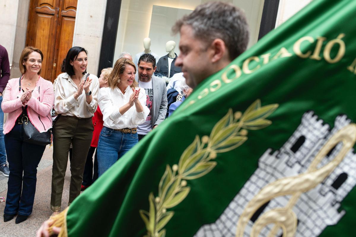 La alcaldesa junto a las concejalas Noelia Selma y María España.