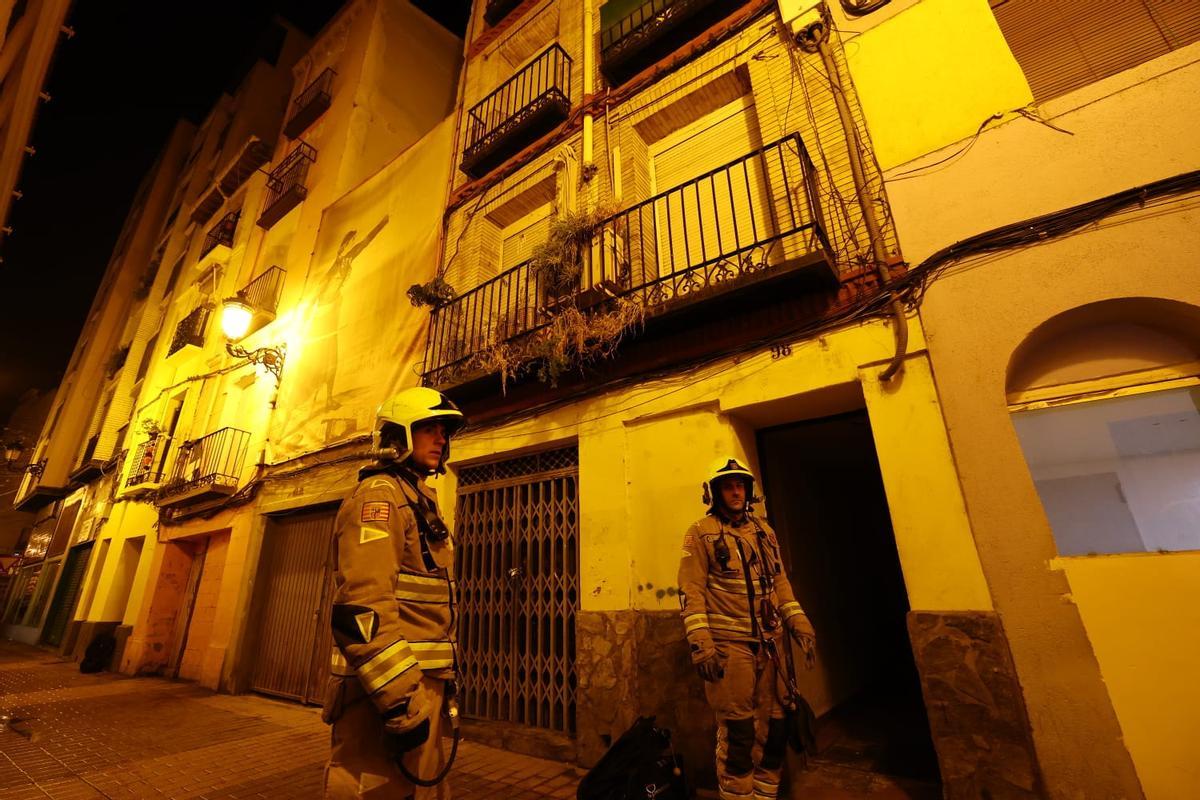 Desalojan un edificio de la calle San Pablo de Zaragoza por riesgo de colapso.