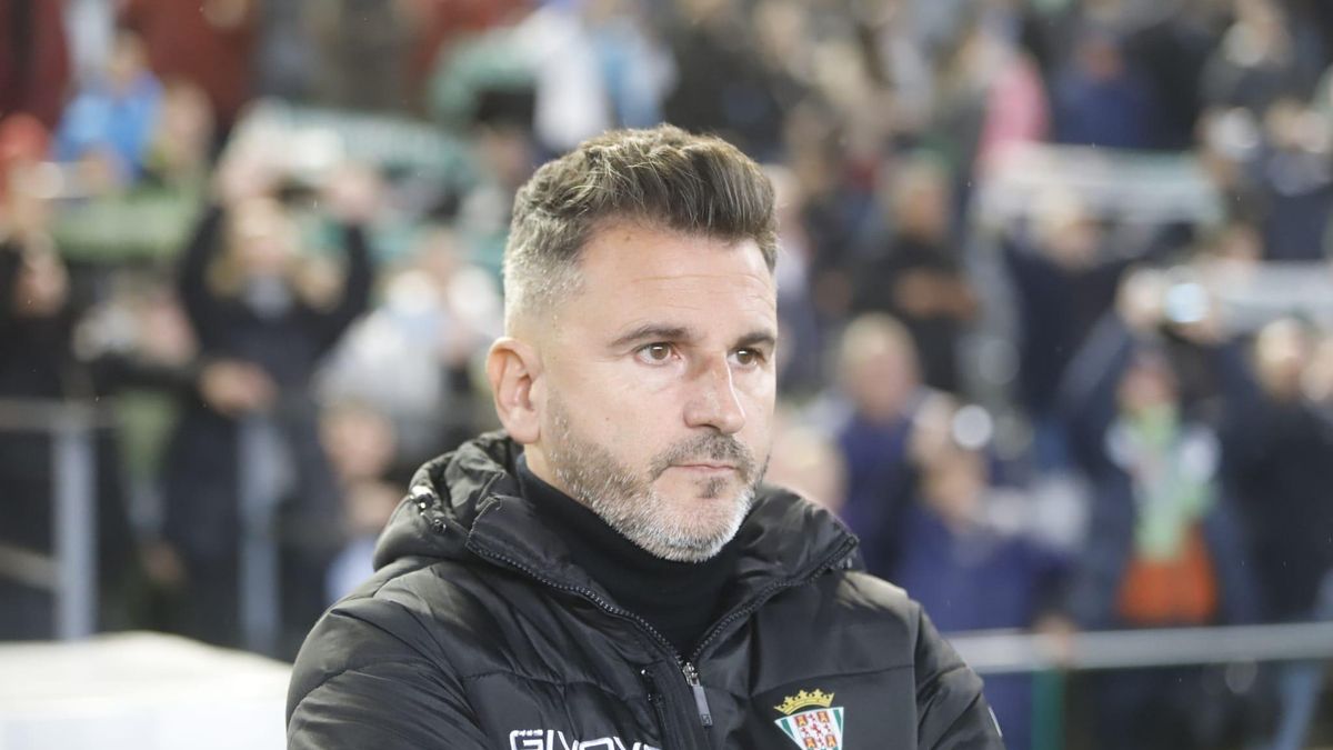 Iván Ania, en la línea de banda durante el encuentro ante el Real Madrid Castilla.