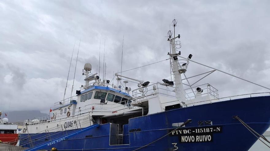 Liberados de su «abandono» los marineros del palangrero gall