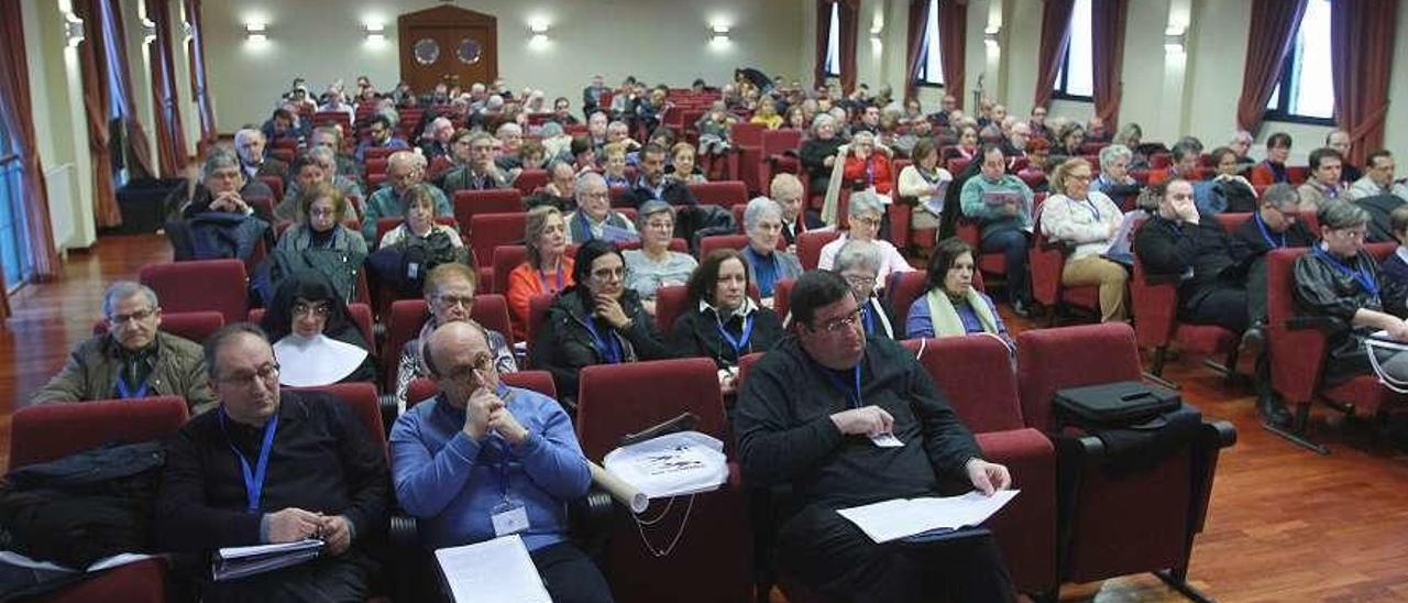 Asamblea sinodal, ayer, en el Seminario Mayor de Ourense. // Iñaki Osorio