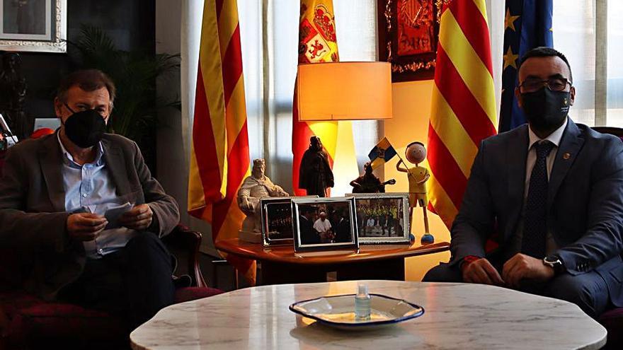 Gomicia y Benlloch se reunieron ayer en el despacho de alcaldía.