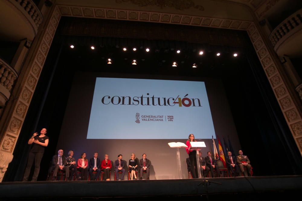 La Generalitat en pleno celebra en Alicante las cuatro décadas de la Carta Magna con un acto institucional en el Teatro Principal que llega en medio de los ataques al modelo territorial y de la alerta ultra.