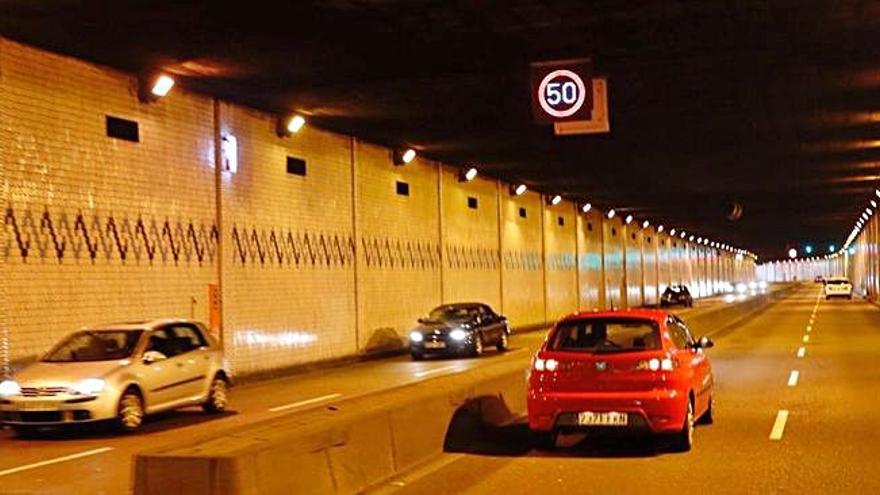 Mejora del túnel  de Beiramar H Es una de las arterias de la ciudad: lo atraviesan 40.000 coches diarios en ambos sentidos. El Concello pretende mejorar su iluminación, la seguridad y las paredes con una inversión de millón y medio de euros. Con la peatonalización de Porta do Sol, el vial cobra aun más importancia.