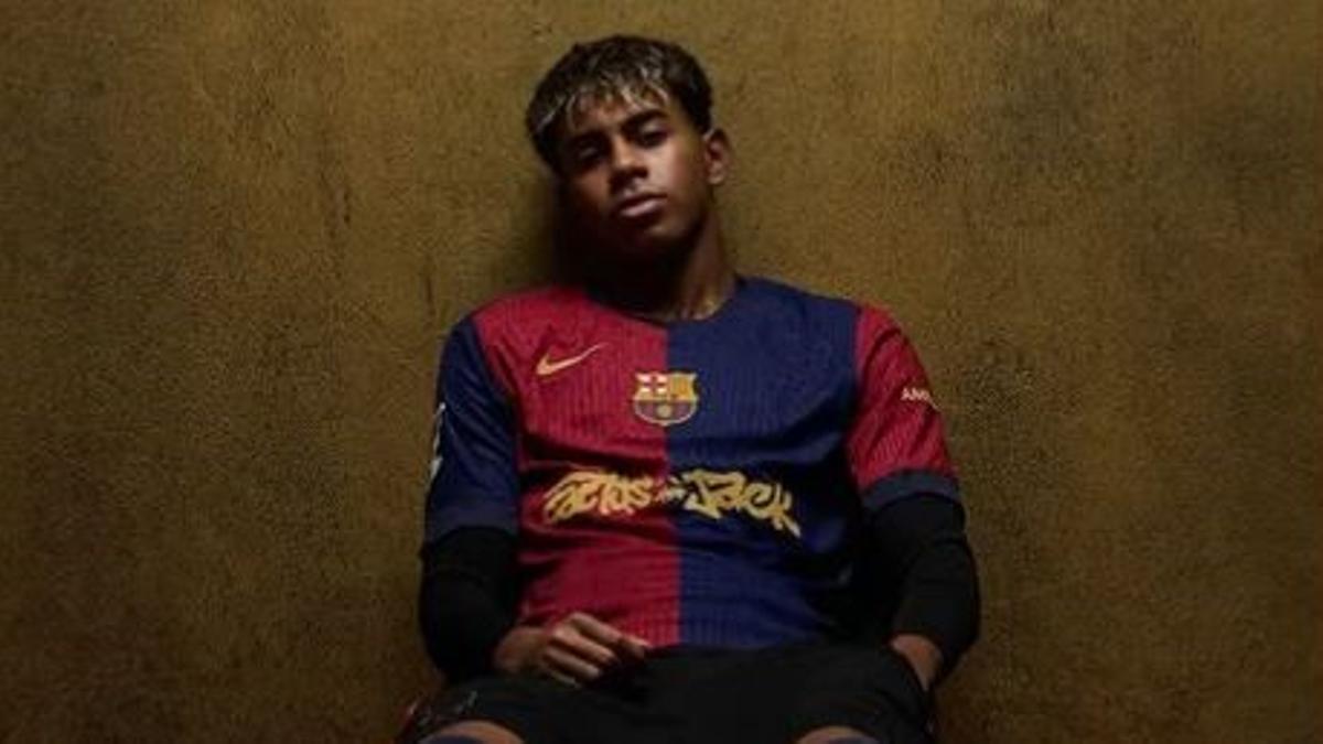 Lamine Yamal, con la nueva camiseta del Barça para el clásico