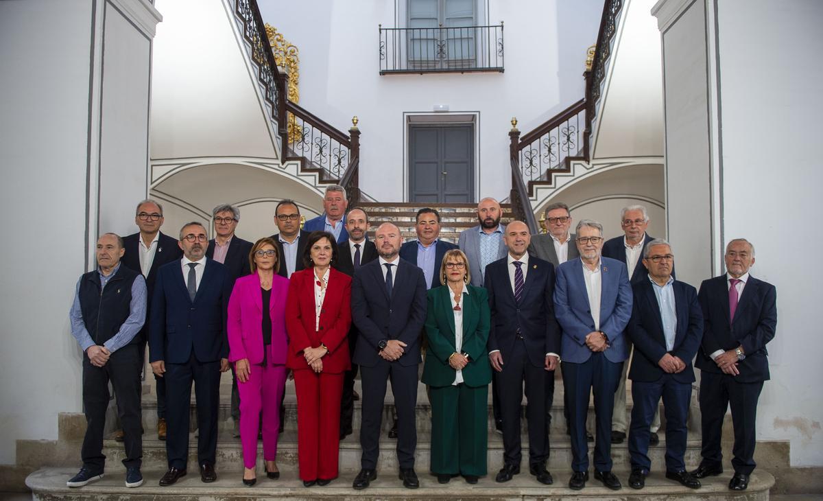 Foto conjunta de todas las alcaldías homenajeadas con Toni Gaspar.