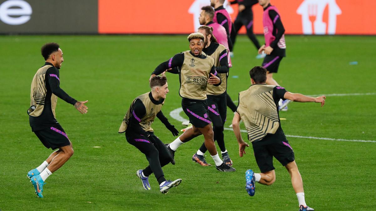 Aubameyang, Gavi, Eric, Adama y Mingueza, en un ejercicio de activación del Barça en Nápoles.