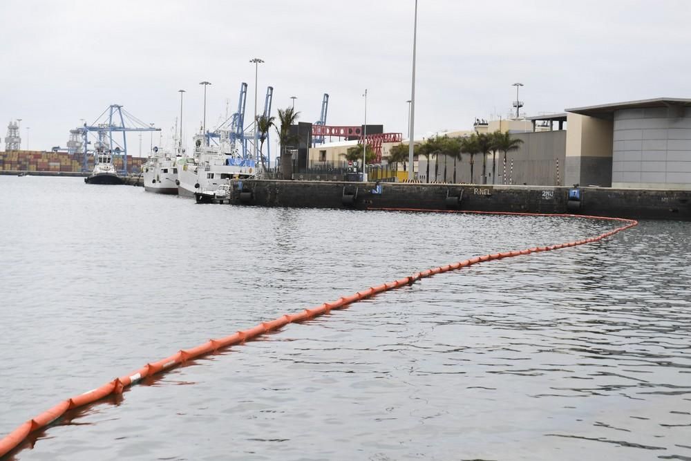 Vertido de 3.000 litros de residuos de combustibles en el Puerto de La Luz