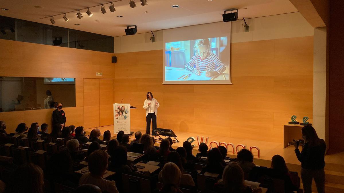 Virginia Pueyo, directora del Centre Banca Privada Girona Nord de CaixaBank