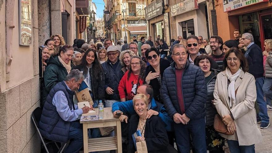 Baño de multitudes de Miguel Ángel Revilla en Plasencia