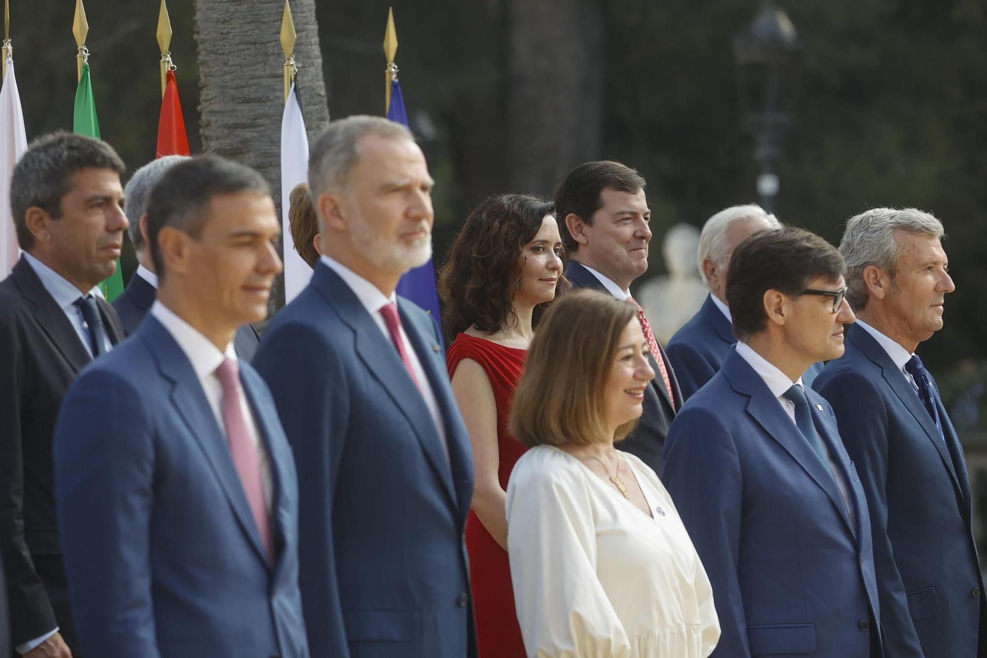 El rey preside la foto de familia antes de la Conferencia de presidentes