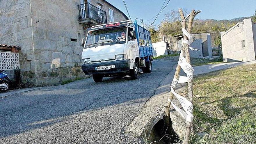 La subida a San Roque presenta numerosos baches y socavones.