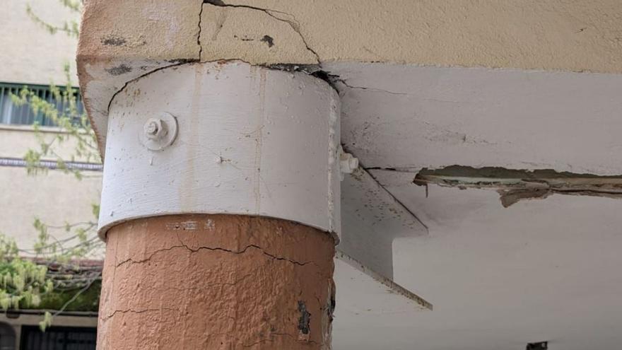 Grietas en pilares de Los Colegiales