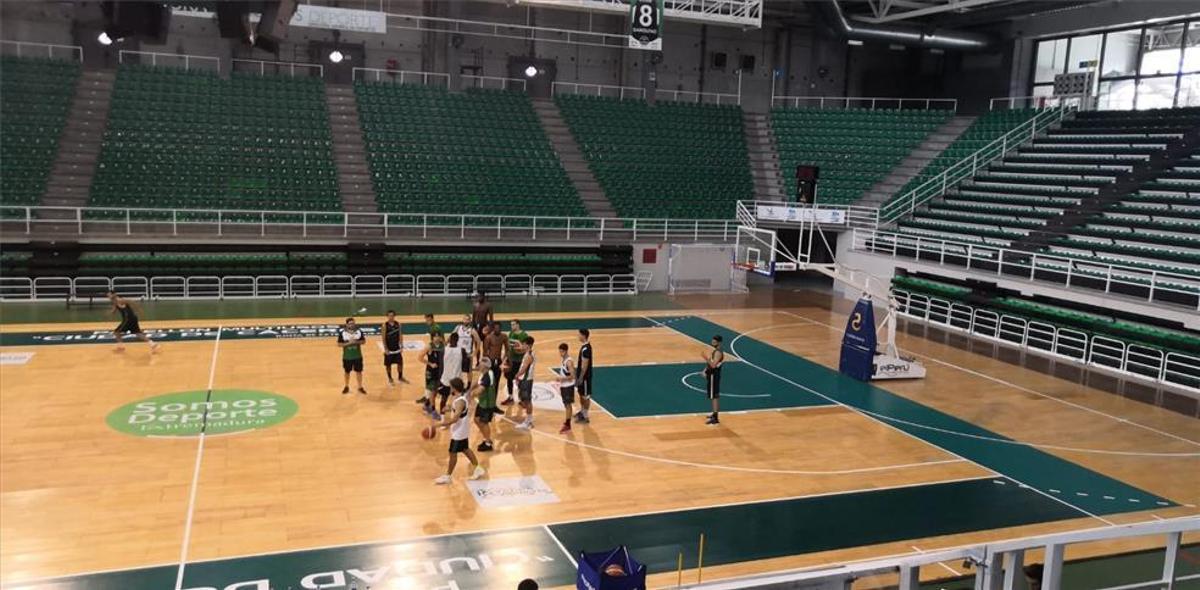 Anton Grady acusa al Cáceres de mentir y rompe con su agente