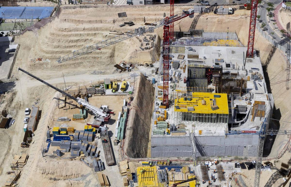 Benidorm sienta la base del rascacielos residencial más alto de Europa Benidorm sienta la base del rascacielos residencial más alto de Europa