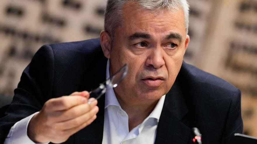 L’exdiputat socialista Santos Cerdán, durant la seva compareixença en la comissió del cas Koldo, ahir. | BORJA SÁNCHEZ-TRILLO / EFE