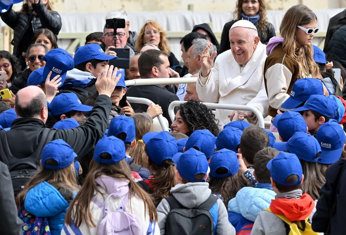 El papa Francisco, hospitalizado por una infección respiratoria. El Pontífice necesitará algunos días para recuperarse.