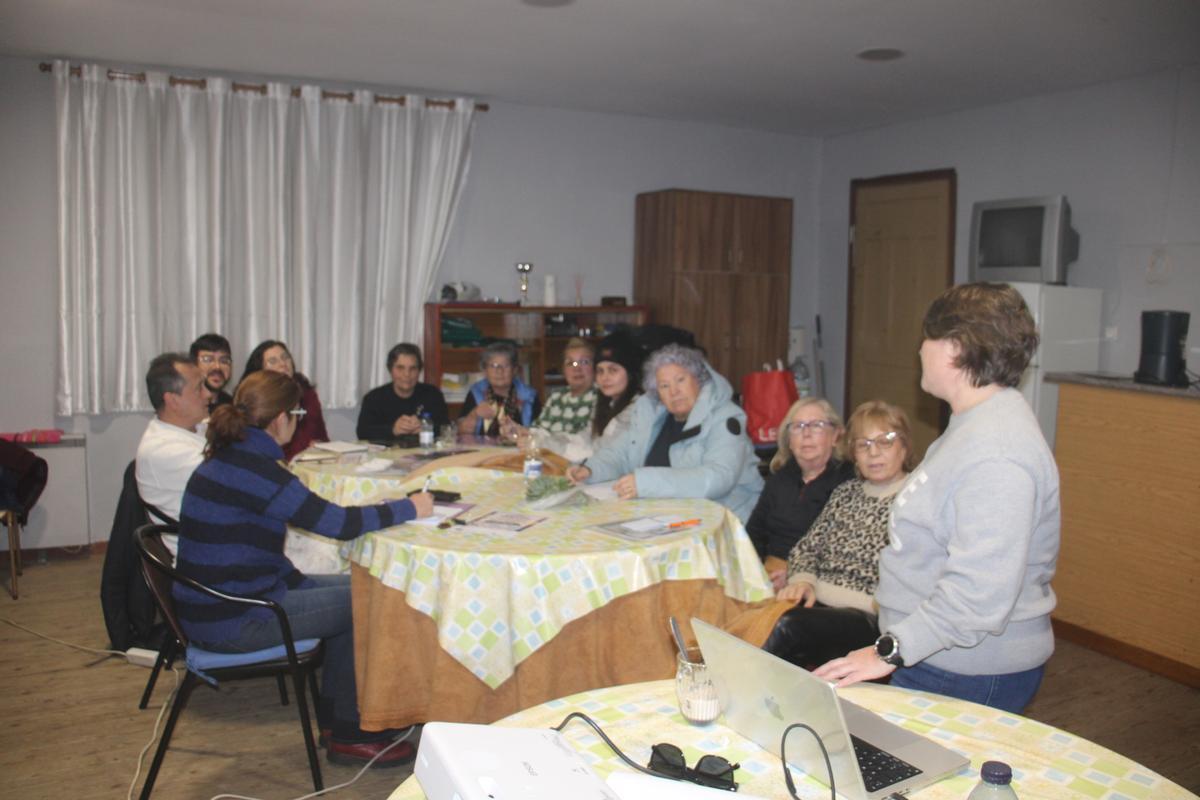 Curso de comercialización y aprovechamiento de recursos forestales en Villanueva de Valrojo.