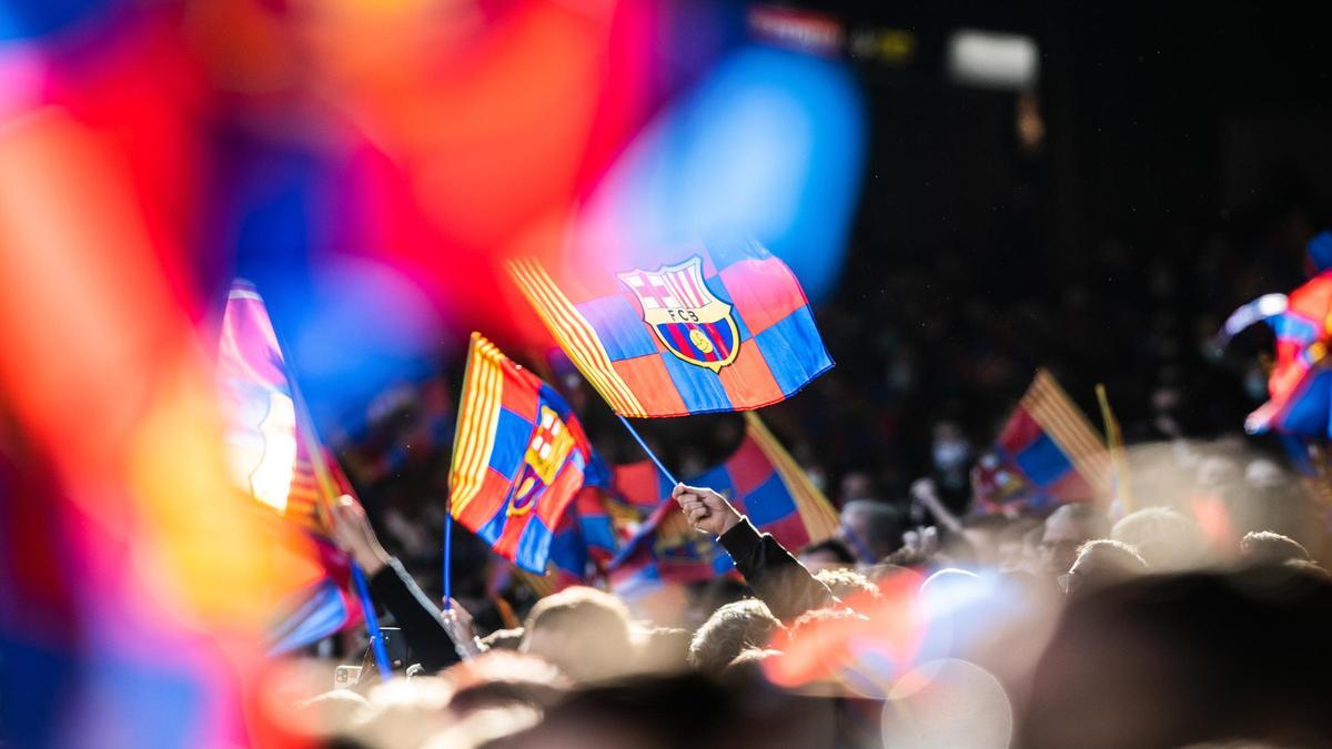 Banderas del FC Barcelona en el Camp Nou.
