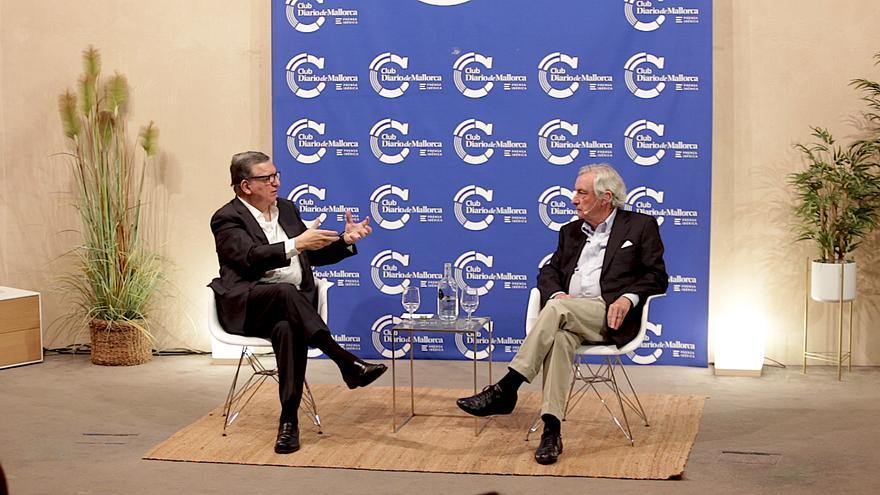 Jorge Dezcallar presenta su libro &quot;Abrazar el mundo&quot; junto a Durão Barroso