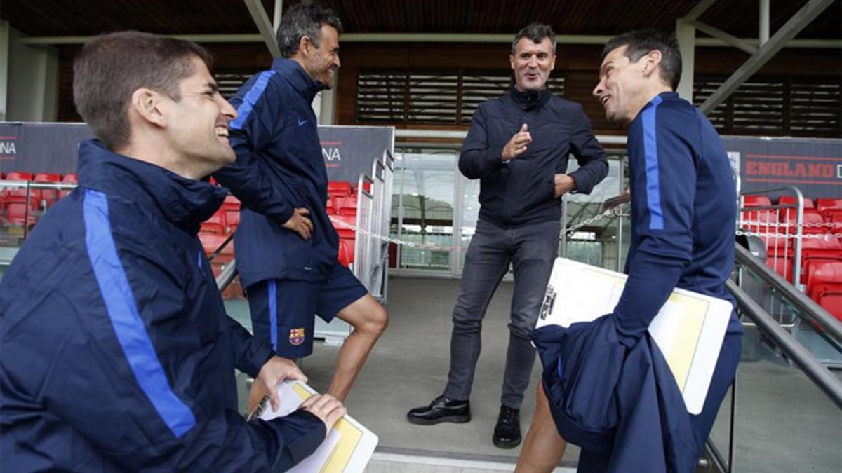 Roy Keane, segundo entrenador de la selección de Irlanda, sigue el entrenamiento del Barça en Saint George's Park