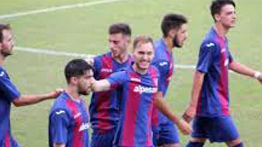 Cristian celebrando un gol.