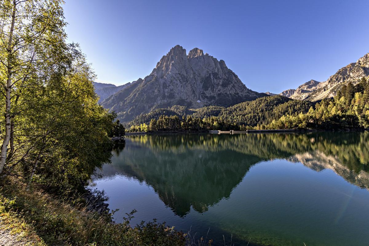 El estany de Sant Maurici, parte de la ruta Transpirenaica catalana
