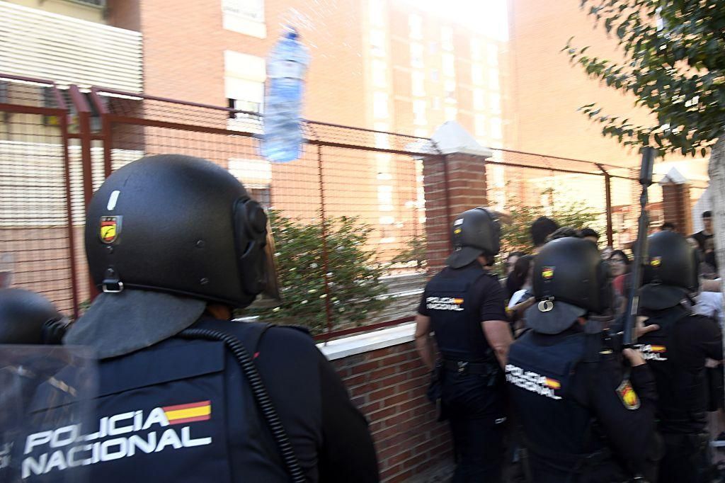 Todas las imágenes de la protesta por la Ebau y las cargas policiales junto a la Consejería de Educación
