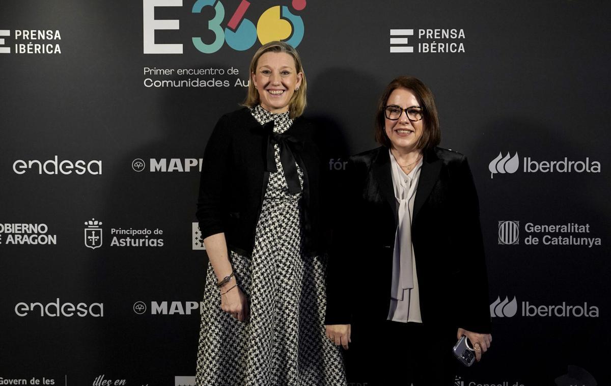 Isabel Blanco, vicepresidenta de la Junta de Castilla y León, y Ángeles Rivero, directora general de La Nueva España