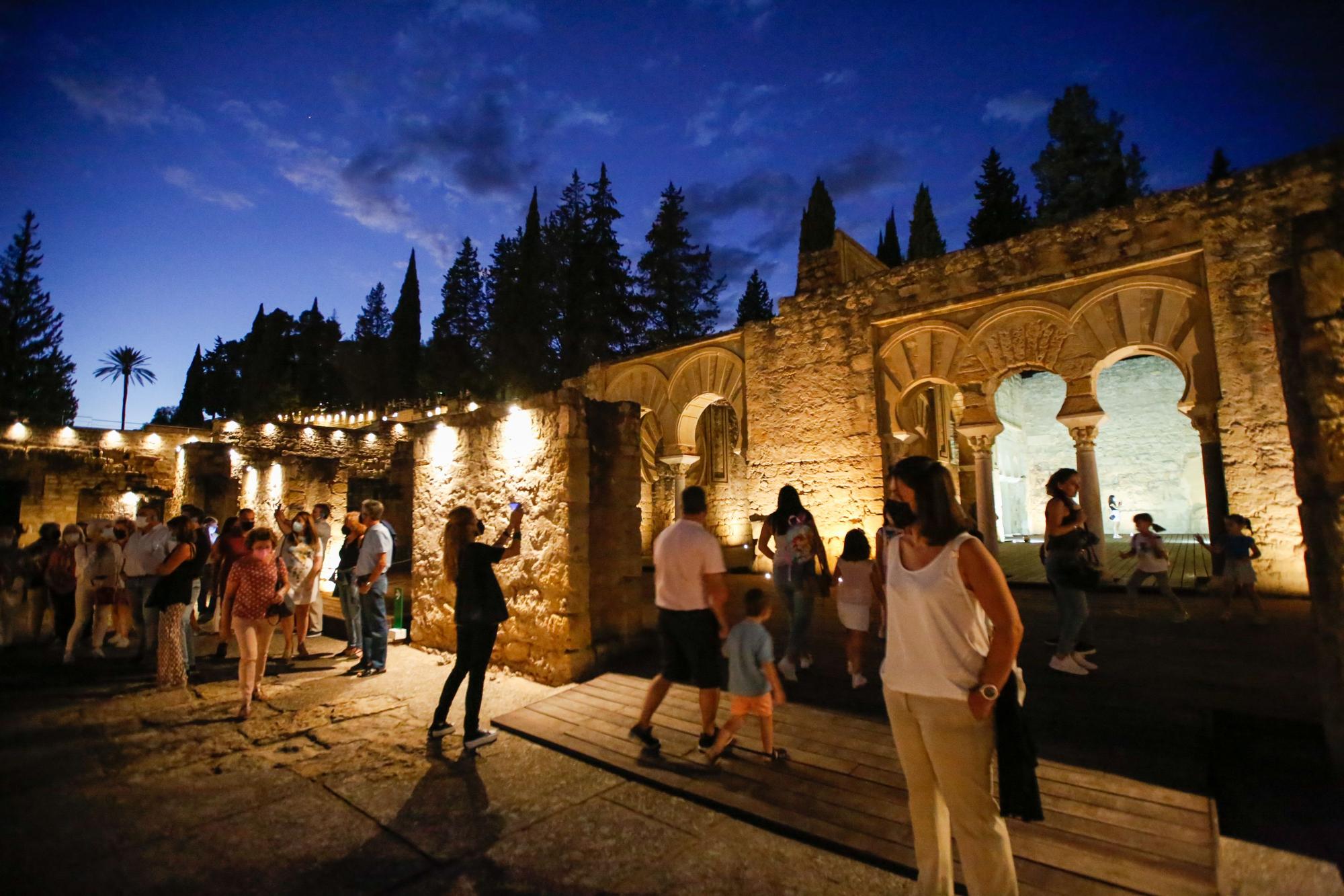 Córdoba se da un baño de masas en una patrimonial noche de normalidad