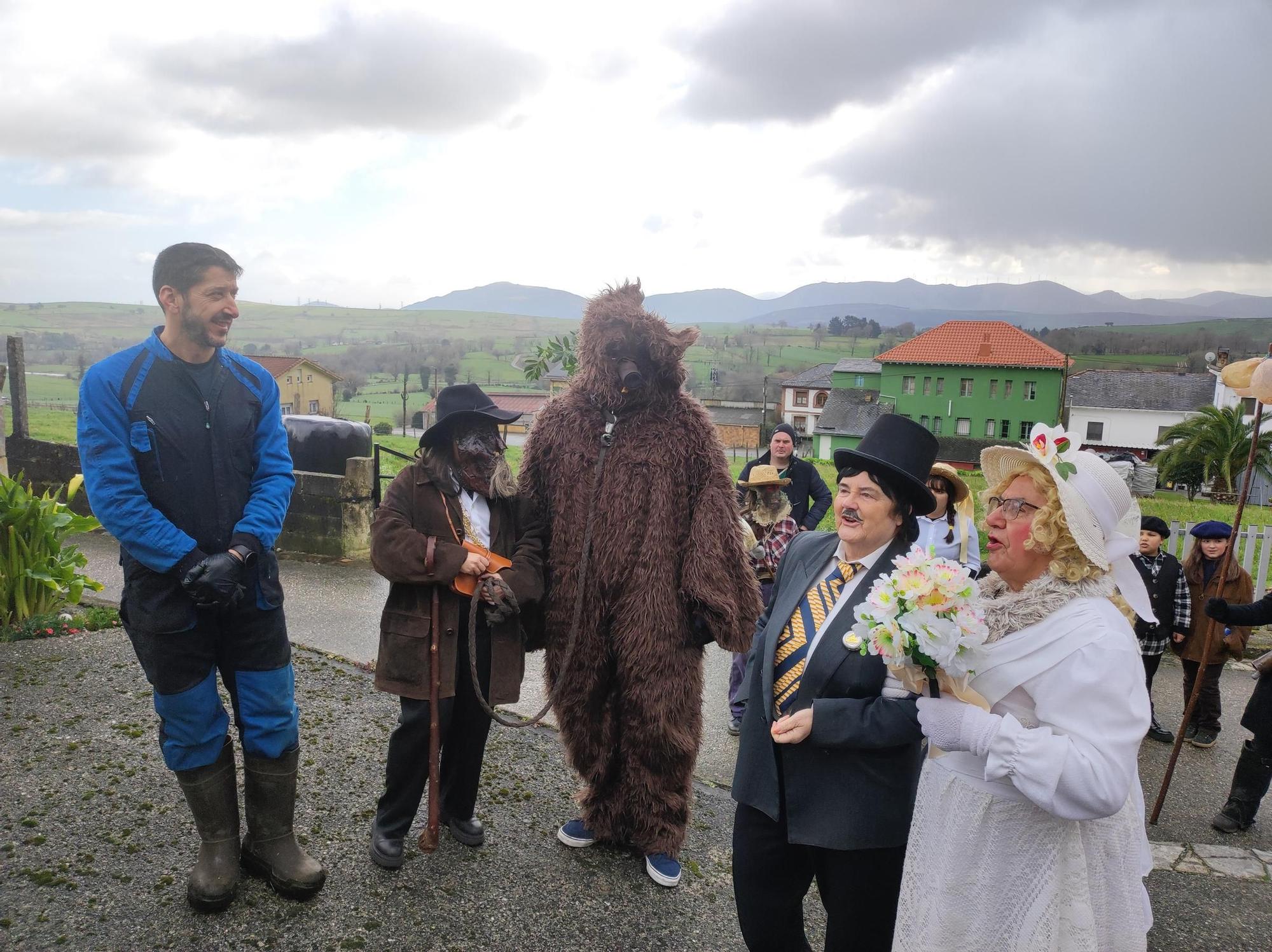 En imágenes: Así fue el paso de los guilandeiros de Tineo por El Pedregal