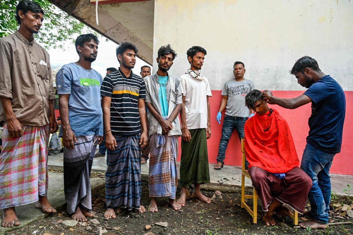 Un barco con casi 200 rohingyas desembarca en la costa de Indonesia