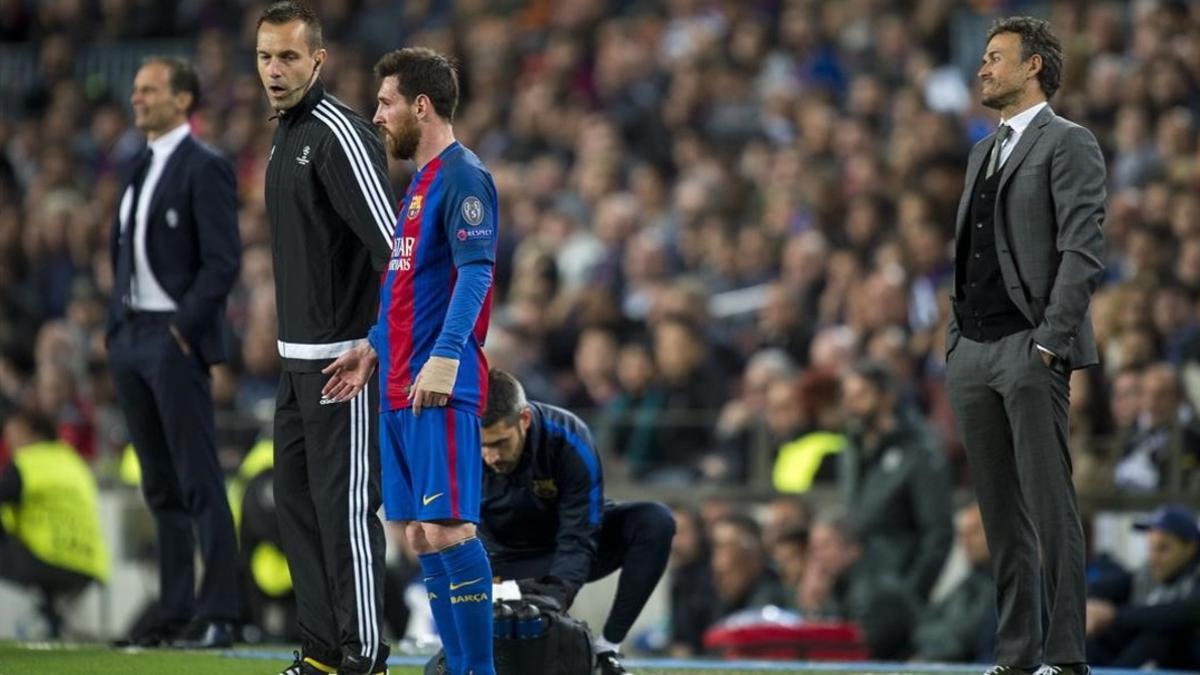 Messi, a punto de volver al campo, junto a Luis Enrique en el Barça-Juventus.