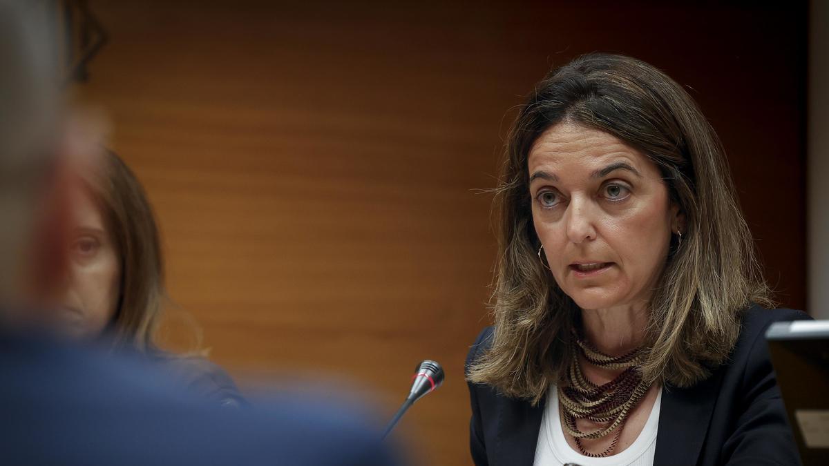 La consellera de Justicia, Nuria Martínez, en Les Corts Valencianes.