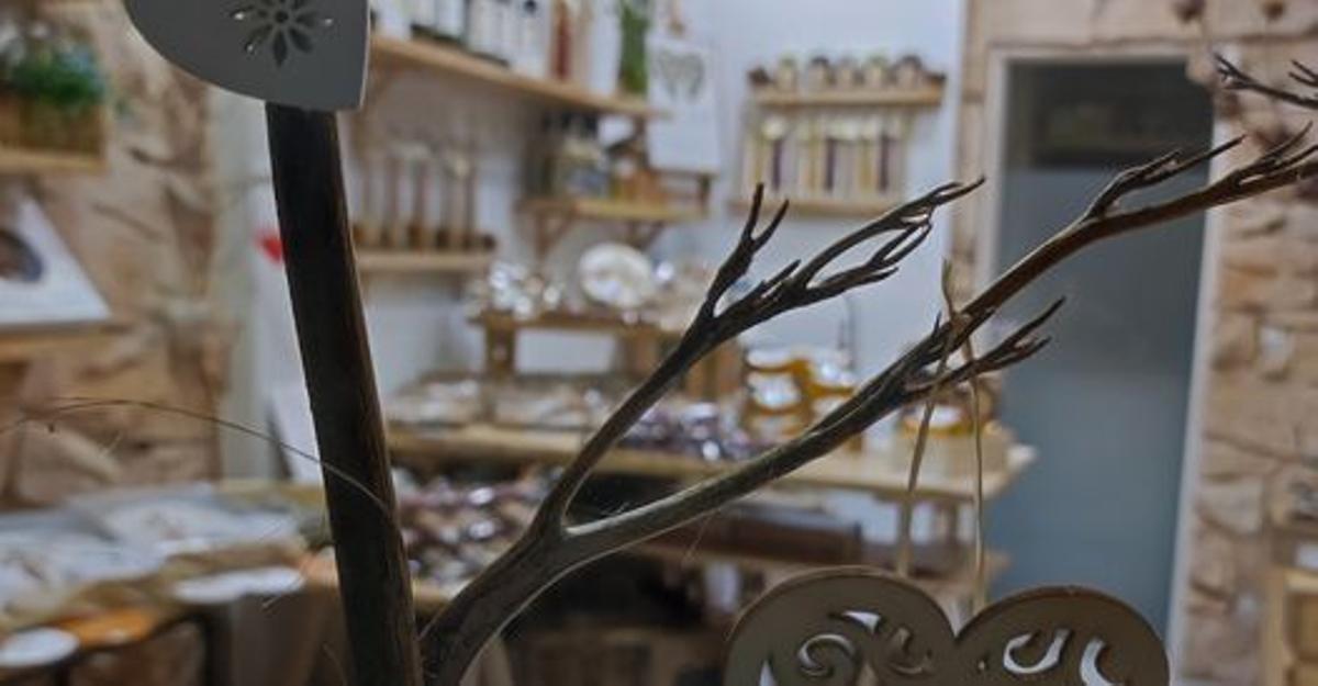 Una tienda solo de castañas en el corazón del casco antiguo conquista a compostelanos y peregrinos