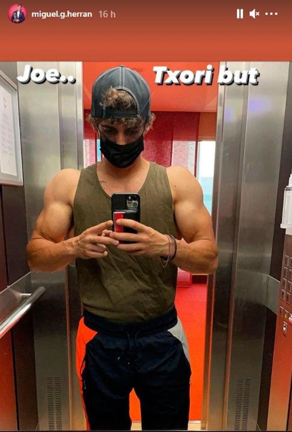 Miguel Herrán y el selfie de ascensor número 9613578