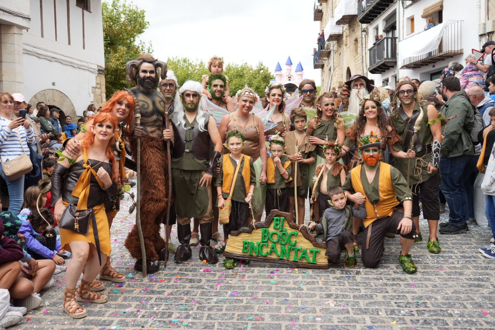 Batalla de confeti y desfile de carrozas en el Anunci de Morella